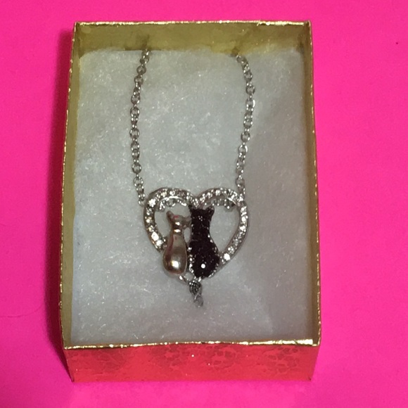 🎈5 for $35! Cat Rhinestone heart necklace NWOT - Picture 2 of 7